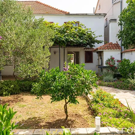 Apartment Vinka *